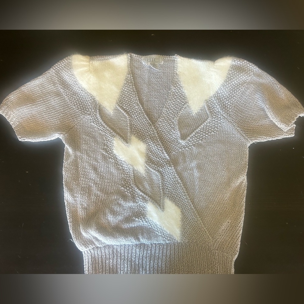 Stunning 80s vintage hand knit Nannell Sweater. Silver with white accents.